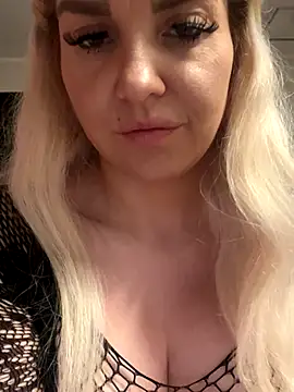 MIA-XXX from StripChat is Freechat