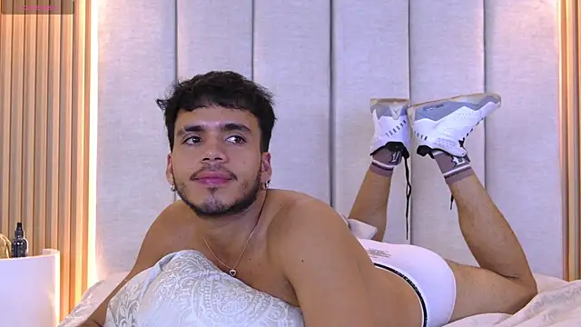 AlexanderJordan live cam screenshot male from Colombia on Clip20 – Short Porn Clips & Live Cams