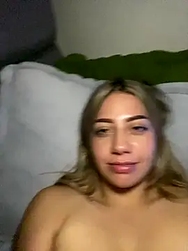 Webcam Model (MissCat_)  is live.Free join now!