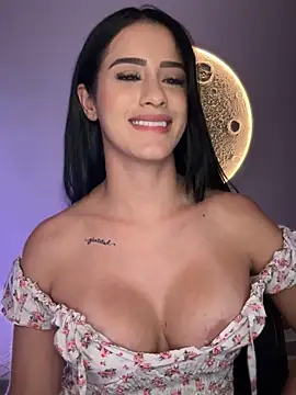 Webcam Model (SarahhSmitth1)  is live.Free join now!