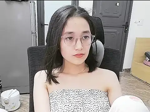 Shulee21 webcam stripchat model stream image
