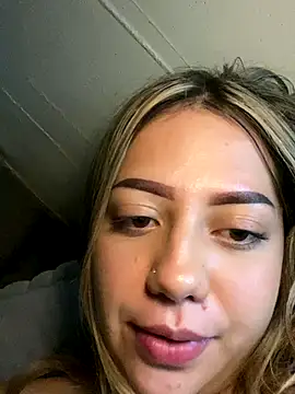 Webcam Model (MissCat_)  is live.Free join now!