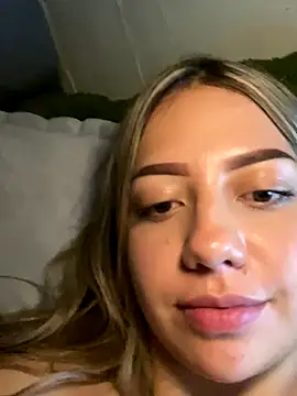 Webcam Model (MissCat_)  is live.Free join now!