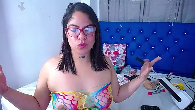 hornny_cougar live cam screenshot female from Colombia on Bagaboante — Live Sex Chat & Cams