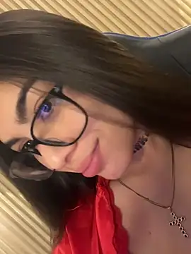 Webcam Model (Sarasanders_4)  is live.Free join now!