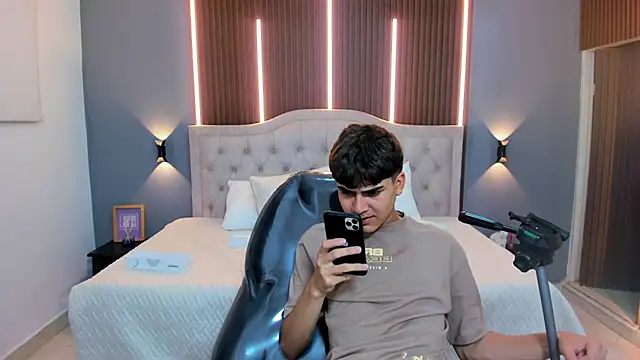 tommy18__ - Tommy18__'s free webcam - UK Sex Cams