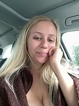 Webcam Model (lunawolf21)  is live.Free join now!