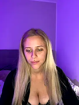 Webcam Model (lunawolf21)  is live.Free join now!