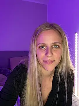 Webcam Model (lunawolf21)  is live.Free join now!