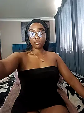 Webcam Model (Queen-Chocolate)  is live.Free join now!