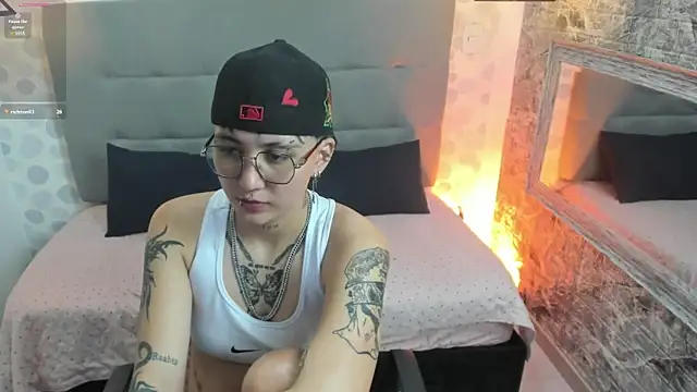  emahills__axelrose chat room