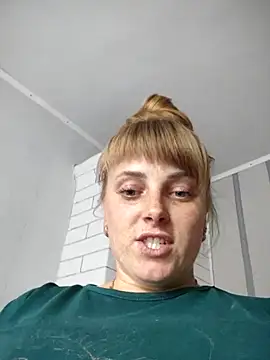 Webcam Model (CoddessCrystal)  is live.Free join now!