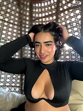 Webcam Model (Scarlett-LS)  is live.Free join now!