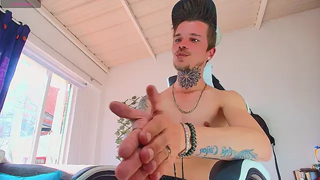 Gold_Loyal77 webcam stripchat model stream image