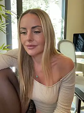 EmaSalis's Stripchat show and profile