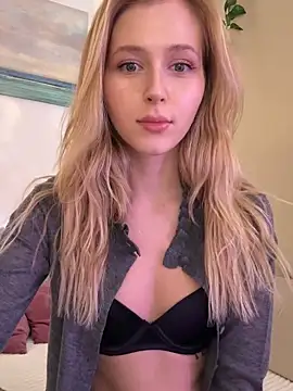 Webcam Model (LunaRase)  is live.Free join now!