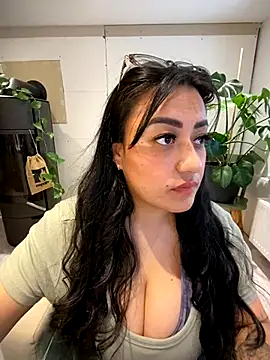 Webcam Model (Alma-)  is live.Free join now!