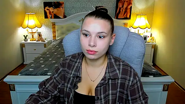 OmniaSher webcam stripchat model stream image