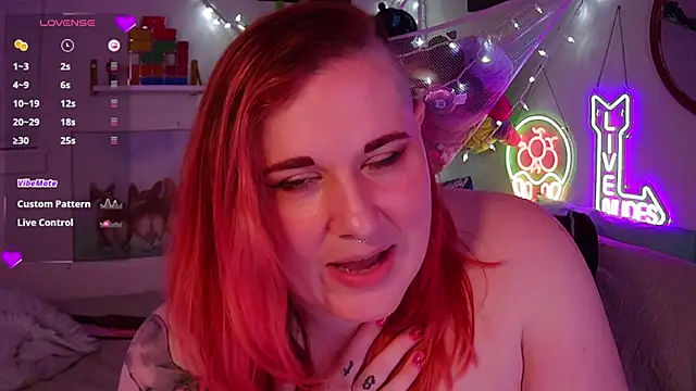 opalreigning webcam stripchat model stream image