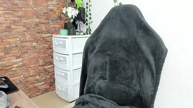 underthemask_