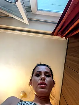 Hotmomcheckk_