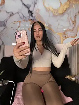 Webcam Model (estefania_teen)  is live.Free join now!