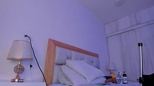 mia_hank