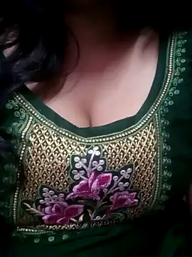 Webcam Model (TINASONI)  is live.Free join now!