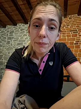 Webcam Model (SexyAlya)  is live.Free join now!
