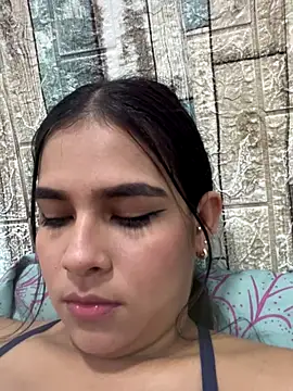 Webcam Model (Valery_lux16)  is live.Free join now!