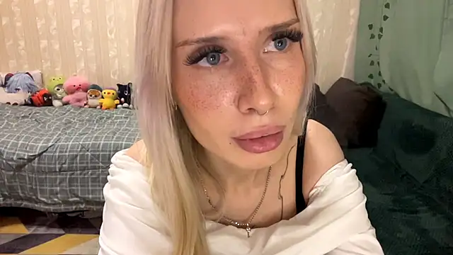 SwitchedFiver webcam stripchat model stream image
