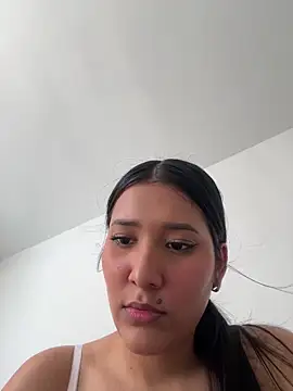 Webcam Model (IsabellaJoness_)  is live.Free join now!