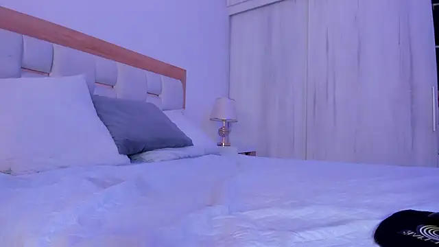 mia_hank