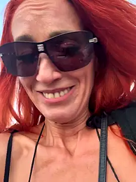 Webcam Model (MikaelaBloom)  is live.Free join now!