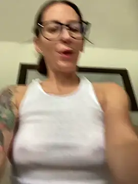 Webcam Model (HotMomBod)  is live.Free join now!