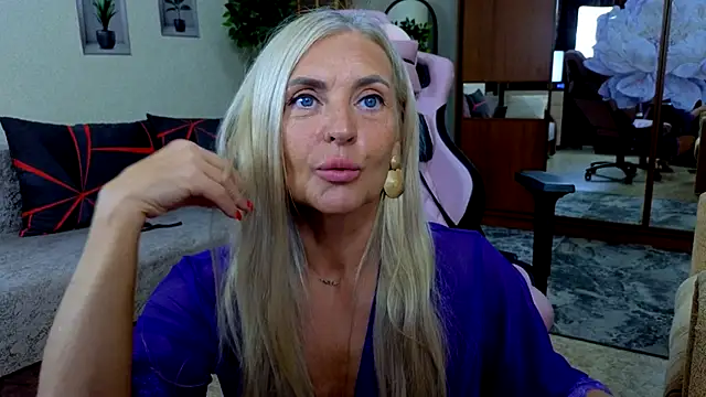 amelia_blondy