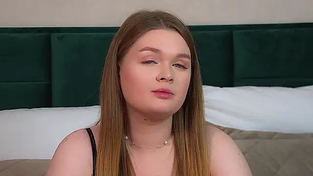 CrystalLyons's Stripchat show and profile