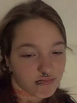 Webcam Model (VesnaCrystal)  is live.Free join now!