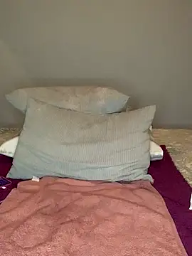 Webcam Model (Queen-Boobylicious)  is live.Free join now!