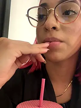 Webcam Model (theladymonserrateshow)  is live.Free join now!
