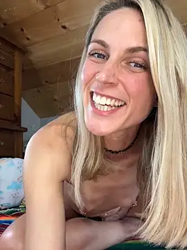 Webcam Model (DanaeJustine)  is live.Free join now!