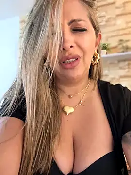 _Abril-Office1 Live Webcam on Stripchat