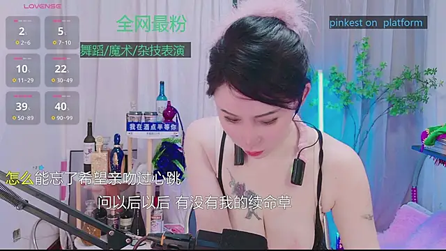Luck_Lili_'s Stripchat show and profile