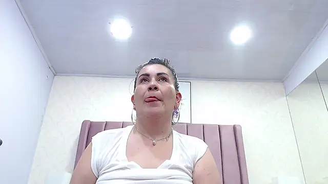  AriannaAdames chat room