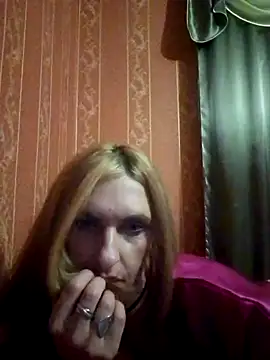 Webcam Model (LaraDiva7799)  is live.Free join now!