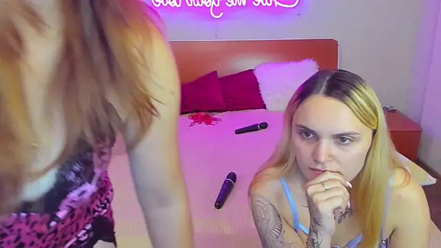 MagicEyess Live Webcam on Stripchat