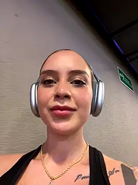 Webcam Model (ValentinaMilann)  is live.Free join now!