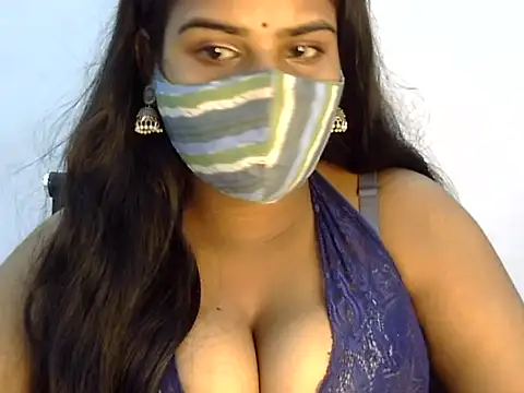 Curvy_Nikita