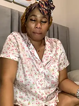 Webcam Model (CurvyDesire1)  is live.Free join now!