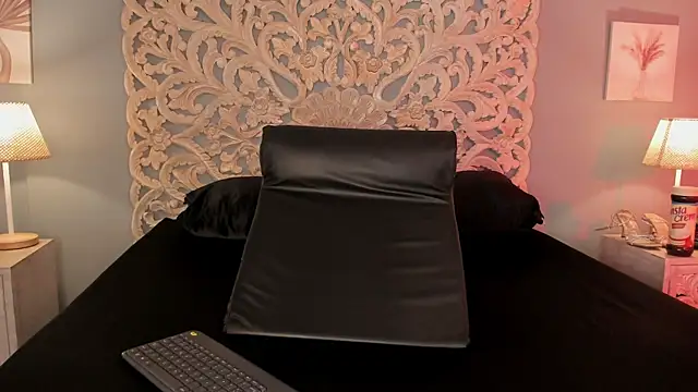 lupeebony - Lupeebony's free webcam - UK Sex Cams